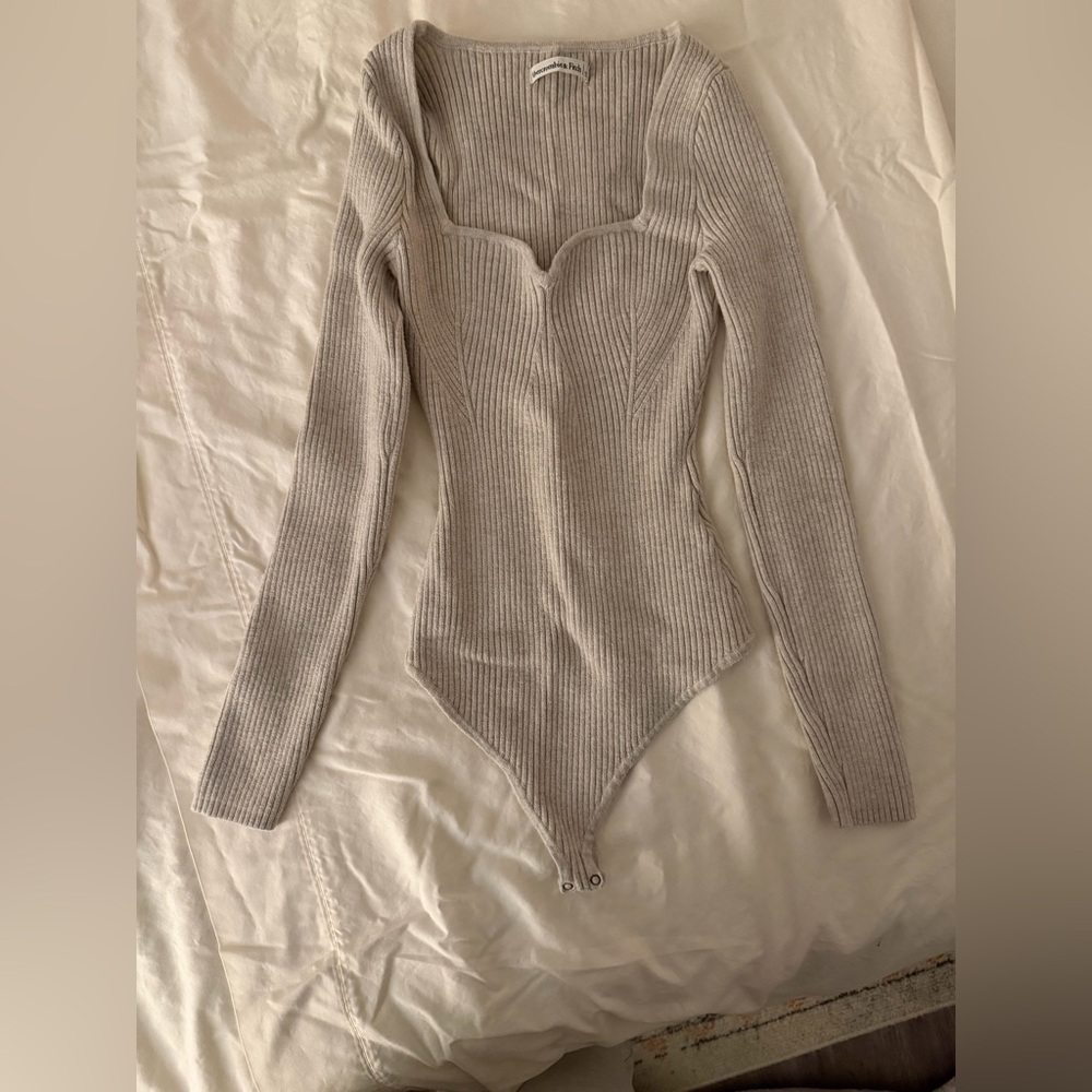 Abercrombie & Fitch Ribbed Scoop-Neck Bodysuit - Light Gray